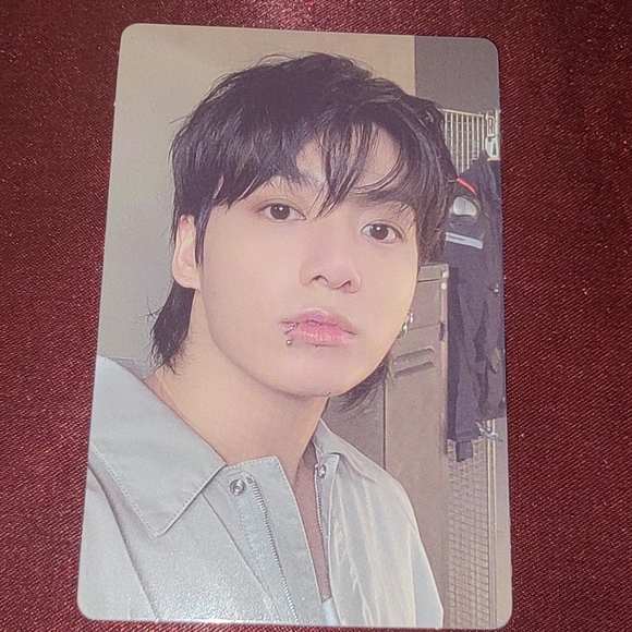 JEON JUNGKOOK Golden Official Photocard PC (Solid ver) - Picture 1 of 2